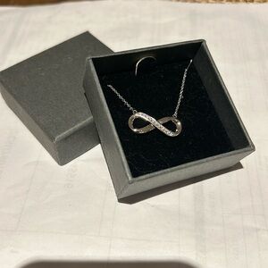 NIC & SYD Swarovsky Crystals Infinity Necklace New